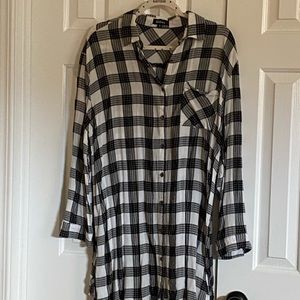 Women’s button up shirt